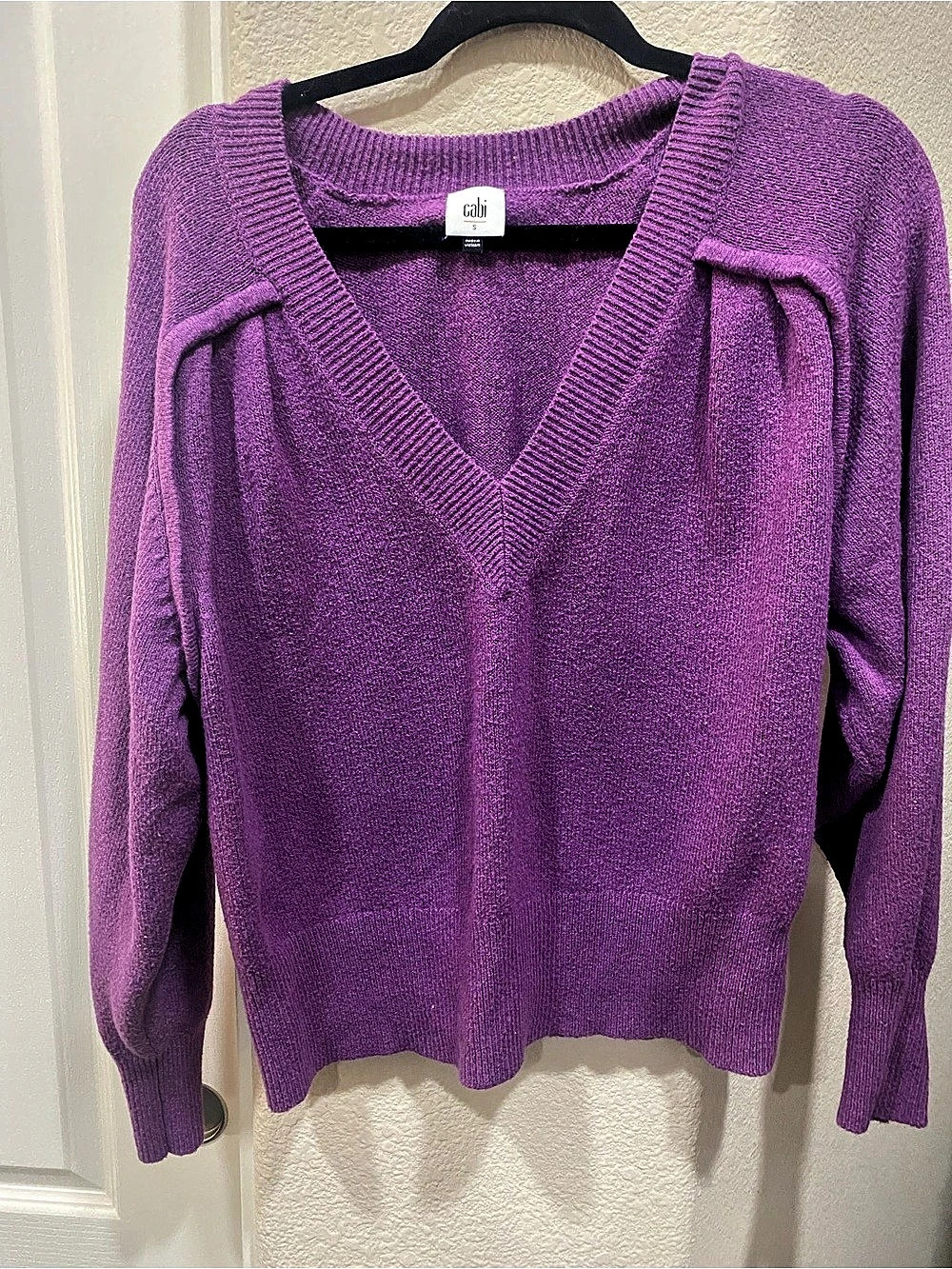 cabi V-Neck Sweater in Purple Size Small Like New